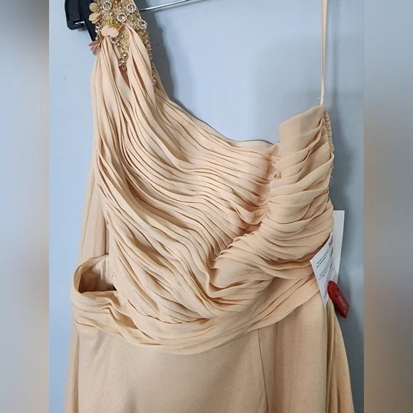 Mac Duggal FLOAT ONE SHOULDER OPEN BACK FLOWY GOWN size 12 (#39) - Picture 6 of 16